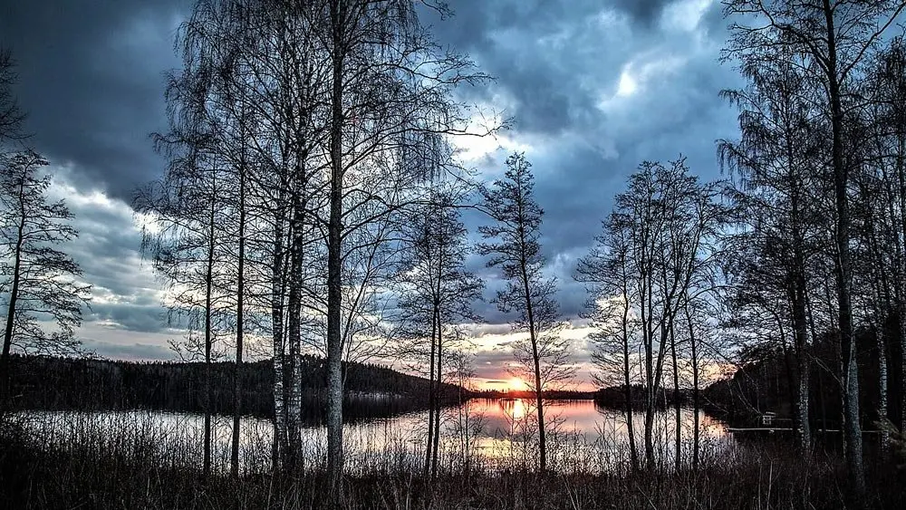 Sunset-in-a-lake.-Photo-by-Kerttu