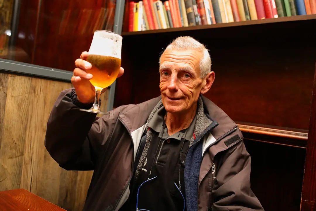 Michael Robinson, 61, has the first drink at the reopening The Toll Gate, a Wetherspoons pub in Hornsey, as coronavirus lockdown restrictions are eased across England. Photo: Aaron Chown/PA Wire/dpa