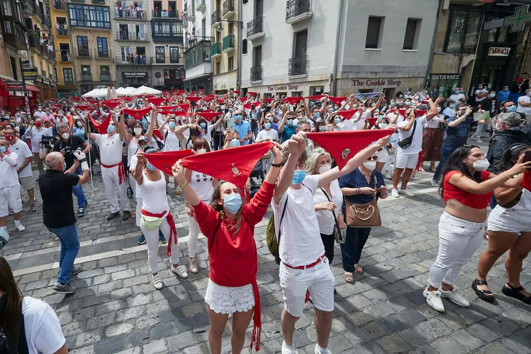 People raise red handkerchiefs near Plaza del Consistorio where the famous San Fermin Festival always takes place, the festival have been suspended this year due to the coronavirus (Covid-19) pandemic. Photo: Eduardo Sanz/dpa.