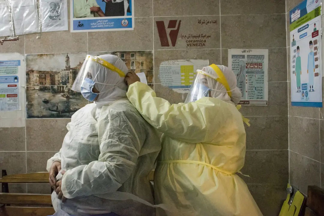 Egypt, Giza: A nurse helps a colleague to put on her personal protective equipment at the 6th of October Central Hospital, which is currently serving as an isolation hospital for coronavirus (COVID-19) patients. Photo: Menna Hossam/dpa.