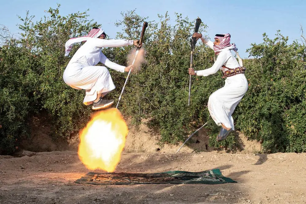 Saudi Arabia, Ushaiqer: Saudis perform a traditional dance at Ushaiqer Heritage Village. Photo: Faisal Al Shybany/dpa