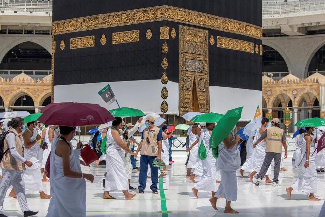 29 July 2020, Saudi Arabia, Mecca: Pilgrims circumambulate around Kaaba, Islam&#39;s holiest shrine, at the centre of the Grand Mosque in the holy city of Mecca, at the start of the annual Muslim Hajj pilgrimage. Due to the global coronavirus pandemic, only a few thousand Muslims are allowed to perform the annual Muslim Hajj pilgrimage this year, an event which would normally draw more than 2 million people from around the world. Photo: Saudi Press Agency/dpa.