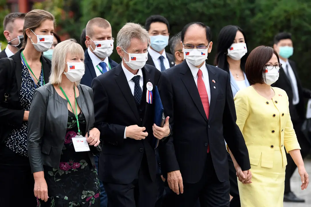 01 September 2020, Taiwan, Taipei: President of the Taiwanese Parliament Jou Si-kchun (2nd R) welcomed the Czech Senate President Milos Vystrcil (2nd L) at the parliament's seat in Taipei. An 89-member delegation from the Czech Republic headed by Vystrcil in Taiwan for a six-day visit, amid opposition from Beijing. Photo: Michal Krumphanzl/dpa.