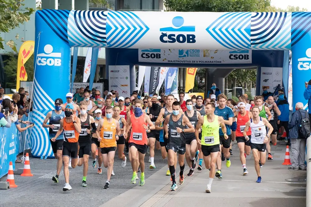 06 September 2020, Slovakia, Bratislava: Participants take part in the 2020 CSOB Bratislava Marathon. Photo: Pavel Neubauer/dpa.