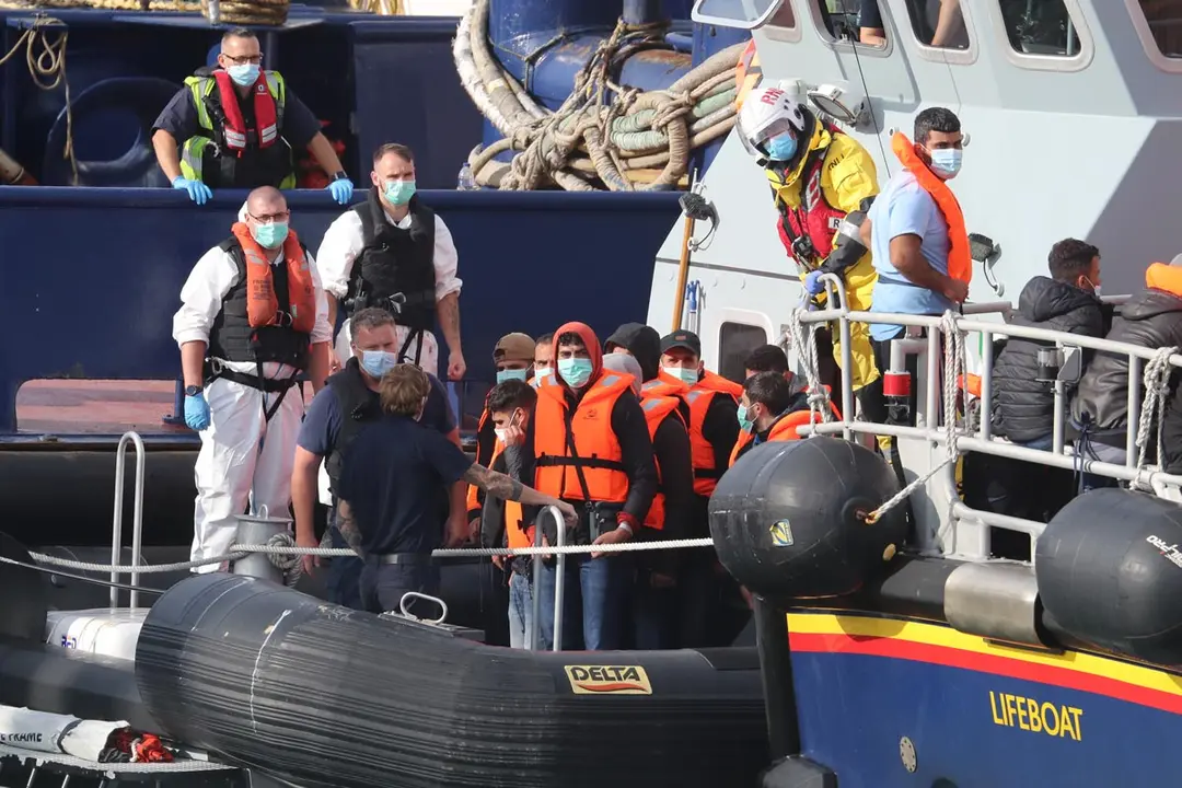 07 September 2020, England, Dover: Border Force officers bring ashore a group of people thought to be migrants from the RNLB Fraser Flyer in Dover, following a small boat incident in the English Channel. Photo: Gareth Fuller/dpa.