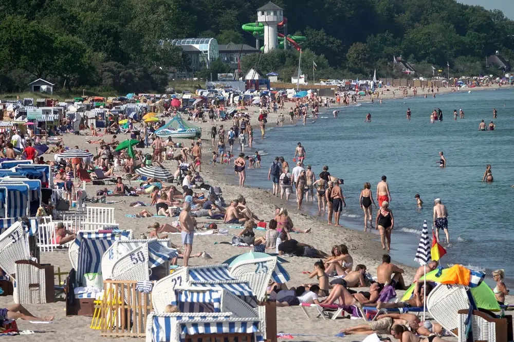 14 September 2020, Timmendorfer Strand: People enjoy the sunny weather at the Baltic Sea beach. Photo: Bodo Marks/dpa.