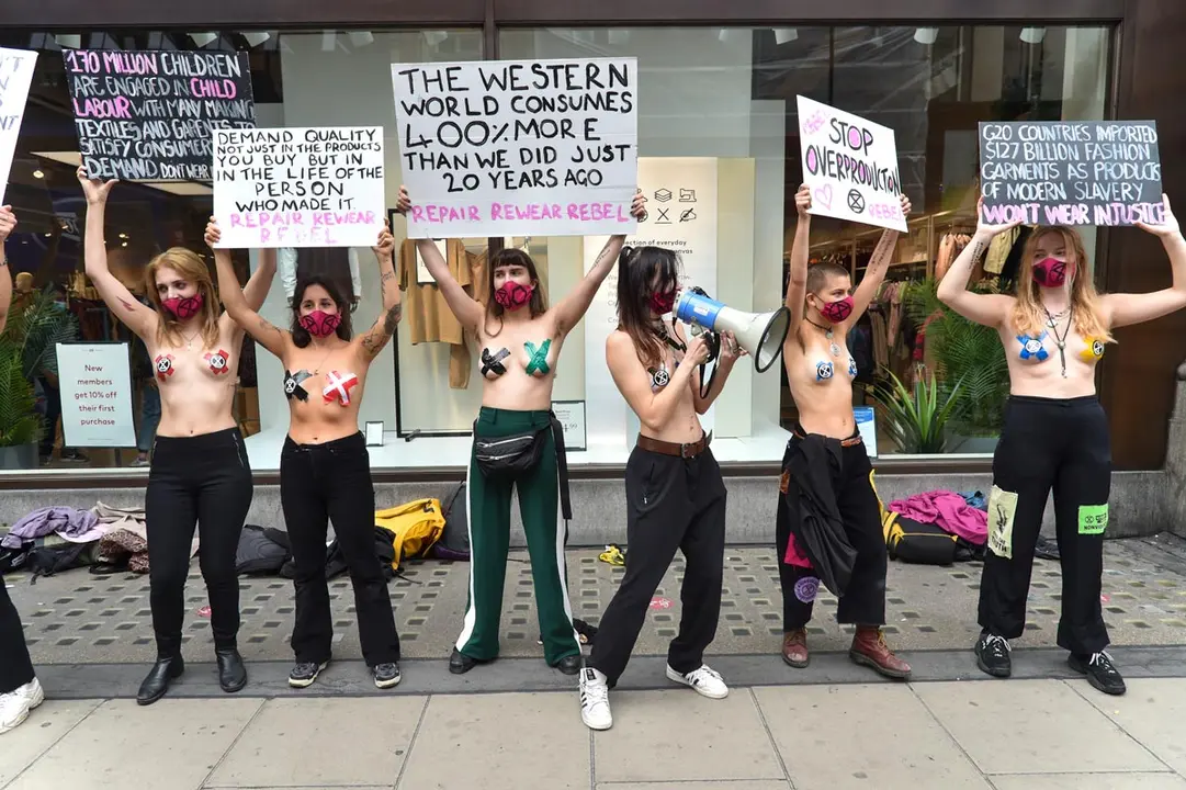 09 September 2020, England, London: Activists from Extinction Rebellion Fashion Action (XRFA) take part in a protest at the H&M store against human, animal and environmental injustice caused by the fashion industry. Photo: Dave Rushen/dpa.