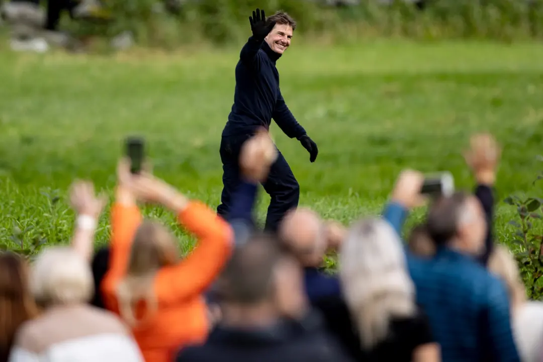 <p>06 September 2020,&nbsp;Norway, Hellesylt: US&nbsp;actor Tom Cruise wave to his fans after filming a scene for his upcoming film Mission Impossible 6. Photo: Geir Olsen/NTB scanpix/dpa</p>

<p>&nbsp;</p>

<p>&nbsp;</p>
