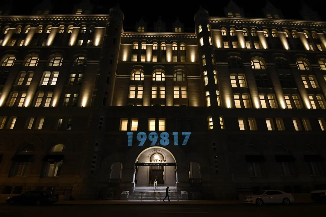 Washington (US): The number of coronavirus deaths across the US is projected on the Trump International Hotel. Photo: Carol Guzy/dpa.