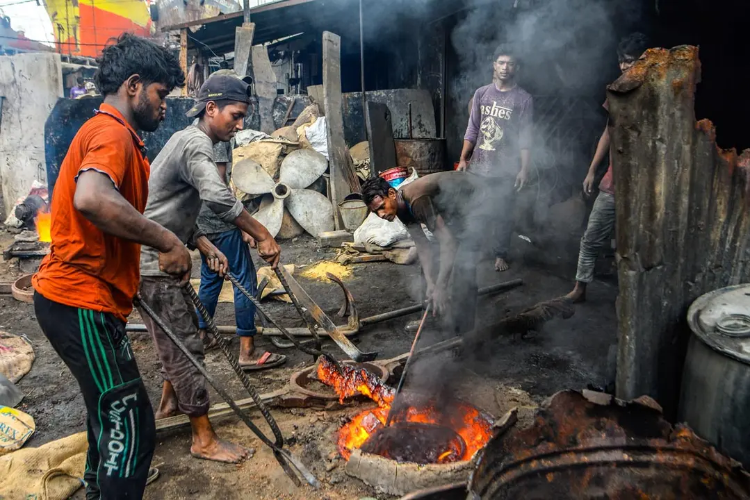 02 September 2020, Bangladesh, Dhaka: Labourers work at a shipyard near the Buriganga River. Photo: Piyas Biswas/dpa.