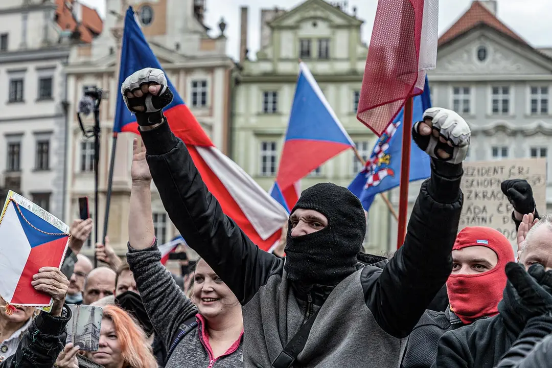 18 October 2020, Czech Republic, Prague: Protesters shout slogans during a demonstration at Old Town Square against the government-imposed restrictions to curb the spreading of coronavirus. Photo: Vladimír Pryèek/dpa.