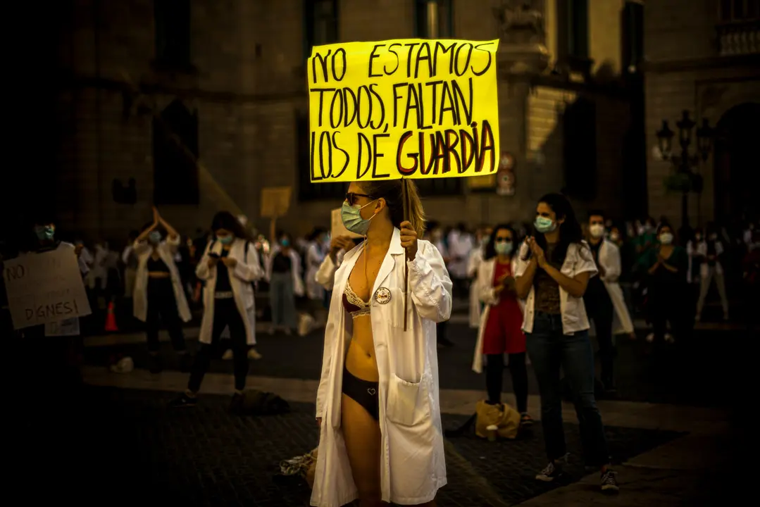 20 October 2020, Spain, Barcelona: A resident doctor protests in her underwear at a demonstration against precarious conditions faced by resident doctors during their postgraduate healthcare training, such as low wages, high number of working hours and lack of monitoring. Photo: Matthias Oesterle/dpa.