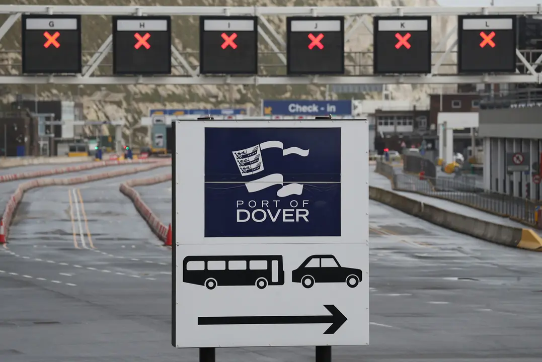 22 December 2020, England, Dover: All check-in lanes at the port of Dover are closed. Britain's Port of Dover has banned all outgoing freight for 48 hours following the French government's announcement that it will not accept any passengers arriving from the UK for amid fears over the new coronavirus strain. Photo: Andrew Matthews/PA Wire/dpa