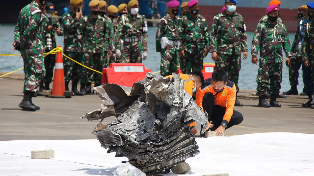 11 January 2021, Indonesia, Dki Jakarta: A piece of one of the engines of Sriwijaya flight SJ182 sits at Tanjung Priok port after retriving it from the crash site following the crash of the Boeing 737-500 passenger plane with 62 people on board. Photo: Denny Pohan/ZUMA Wire/dpa