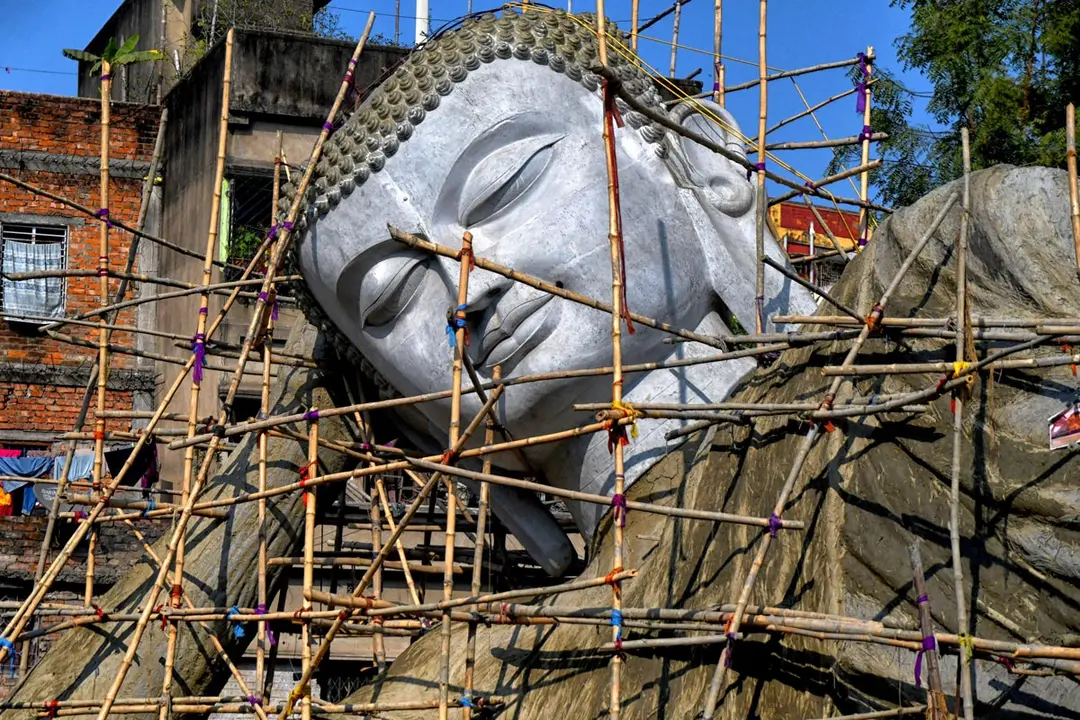 02 February 2021, India, Kolkata: The 100 feet statue of Lord Buddha in a reclining posture in Kolkata is surrounded with scaffolding in preparations to be placed at Bodh Gaya village in Bihar next year during Buddha Purnima Festival. Photo: Avishek Das/SOPA Images via ZUMA Wire/dpa