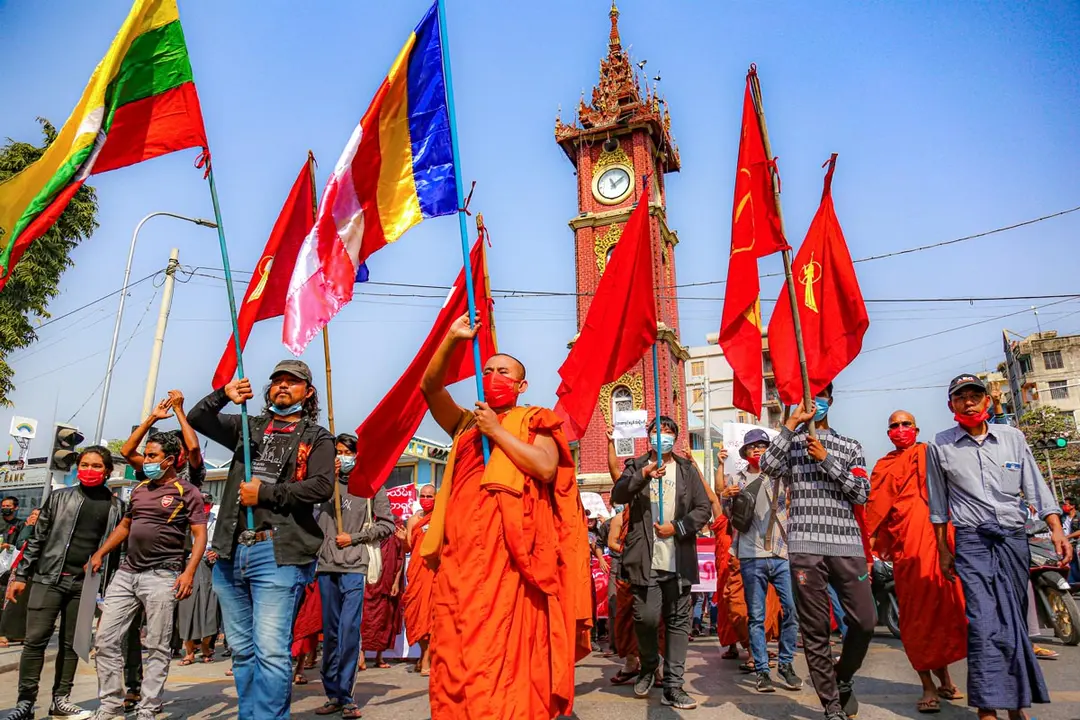 08 February 2021, Myanmar, Mandalay: People take part in a demonstration against the military coup d'etat that deposed Myanmar State Counsellor of Myanmar Aung San Suu Kyi. Photo: Kaung Zaw Hein/SOPA Images via ZUMA Wire/dpa