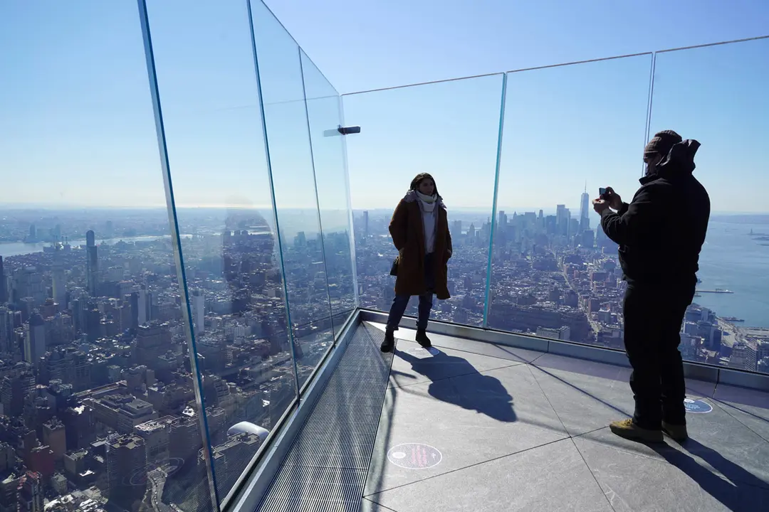 03 March 2021, US, New York: People take pictures at the Edge the highest sky deck in the Western Hemisphere located at Hudson Yards - The Shops and Restaurants mall. Photo: Sonia Moskowitz Gordon/ZUMA Wire/dpa