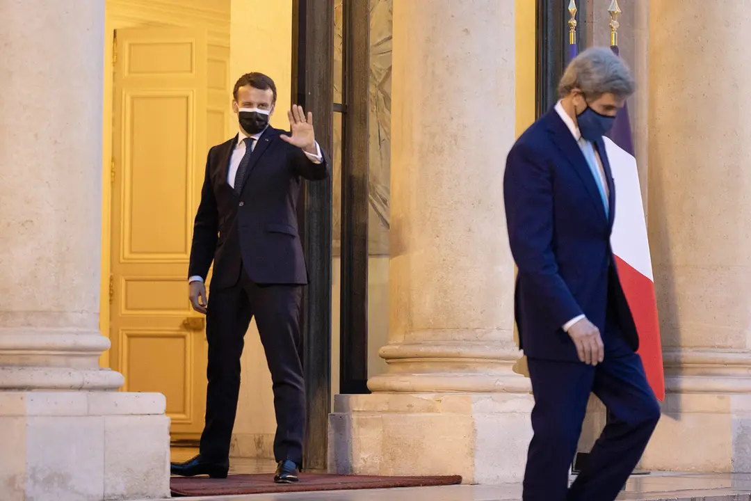 10 March 2021, France, Paris: French President Emmanuel Macron (L) as US Special Presidential Envoy for Climate John Kerry leaves after their meeting at The Elysee Presidential Palace. Photo: Sadak Souici/Le Pictorium Agency via ZUMA/dpa