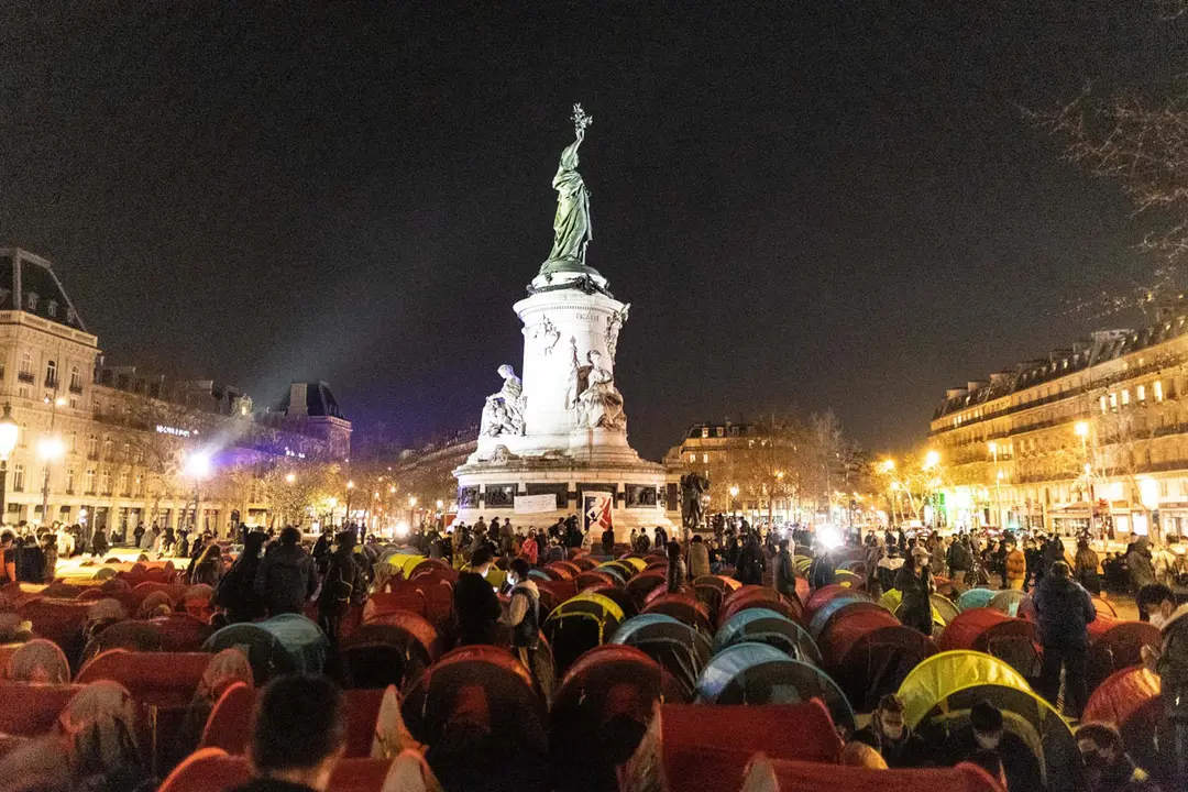 25 March 2021, France, Paris: People stage a symbolic sit-in with tents at the Place de la Republique during a demonstration in solidarity with migrants. Photo: Sadak Souici/Le Pictorium Agency via ZUMA/dpa