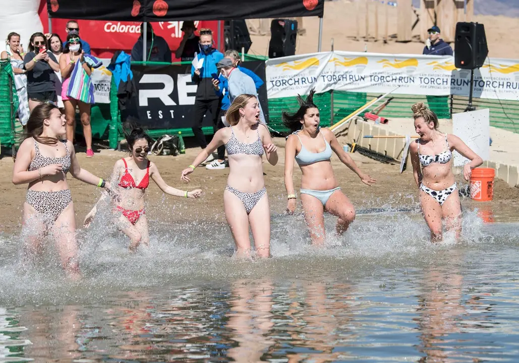 10 April 2021, US, Boulder: Women swim in the sea at the Boulder Park Reservoir as they take part in a 'Polar Plunge' to raise money for Special Olympics Colorado. Photo: Pj Heller/ZUMA Wire/dpa