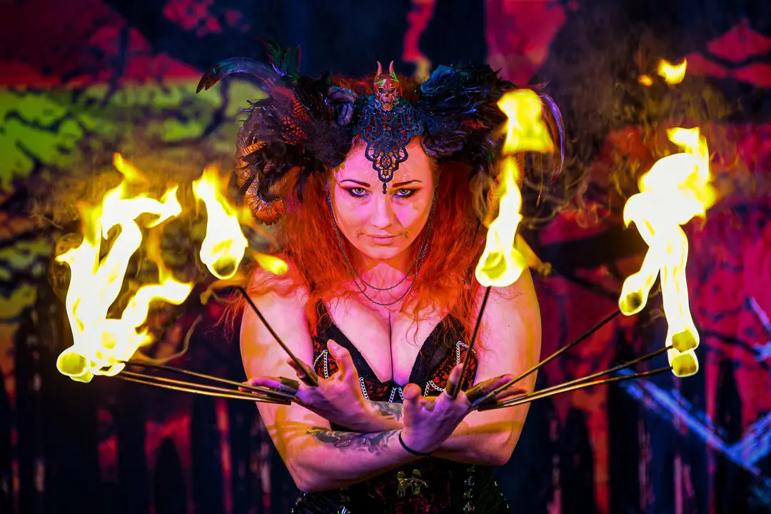 23 April 2021, United Kingdom, Wookey Hole: Circus of Horrors touring company performer, Anastasia IV, takes part in a training and rehearsal session in preparation for the return of live performances. Photo: Ben Birchall/PA Wire/dpa