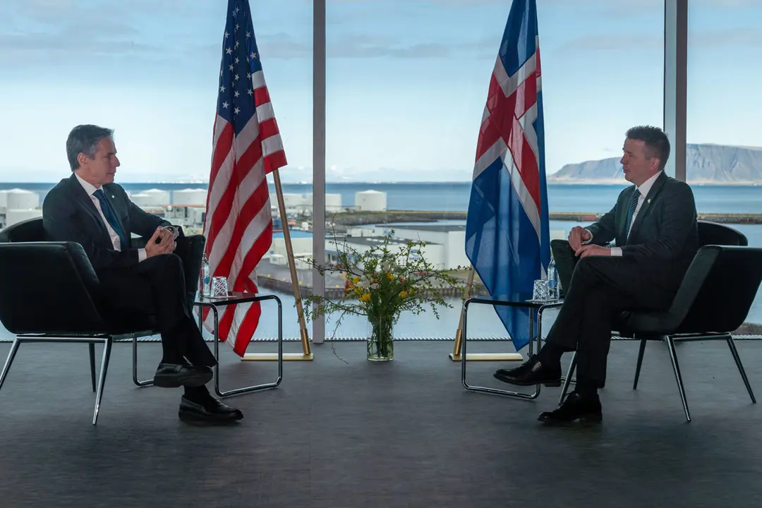 HANDOUT - 18 May 2021, Iceland, Reykjavik: US Secretary of State Antony Blinken (L) speaks with Icelandic Foreign Minister Gudlaugur Thor Thordarson during their meeting. Photo: Ron Przysucha/US Department of State /dpa - ATTENTION: editorial use only and only if the credit mentioned above is referenced in full