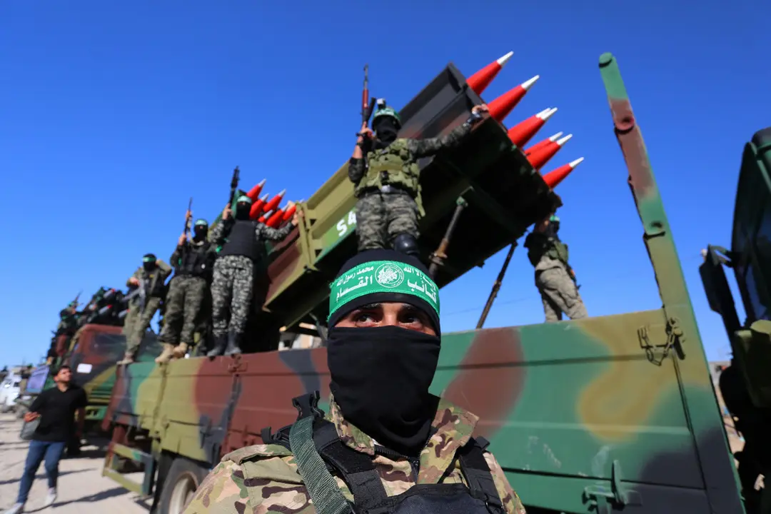 27 May 2021, Palestinian Territories, Khan Yunis City: Members of Izz ad-Din al-Qassam Brigades, the military wing of the Palestinian Hamas Islamist movement in the Gaza Strip, take part in military parade in Khan Yunis. Photo: Ashraf Amra/APA Images via ZUMA Wire/dpa