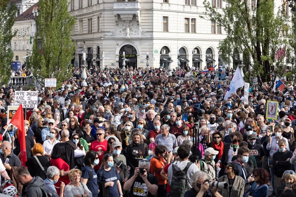 28 May 2021, Slovenia, Ljubljana: Protesters gather in Ljubljana&rsquo;s city center to protest against the government of Prime Minister Janez Jansa. This was the 58th Friday protest since Jansa took office, and the biggest this year. Photo: Luka Dakskobler/SOPA Images via ZUMA Wire/dpa