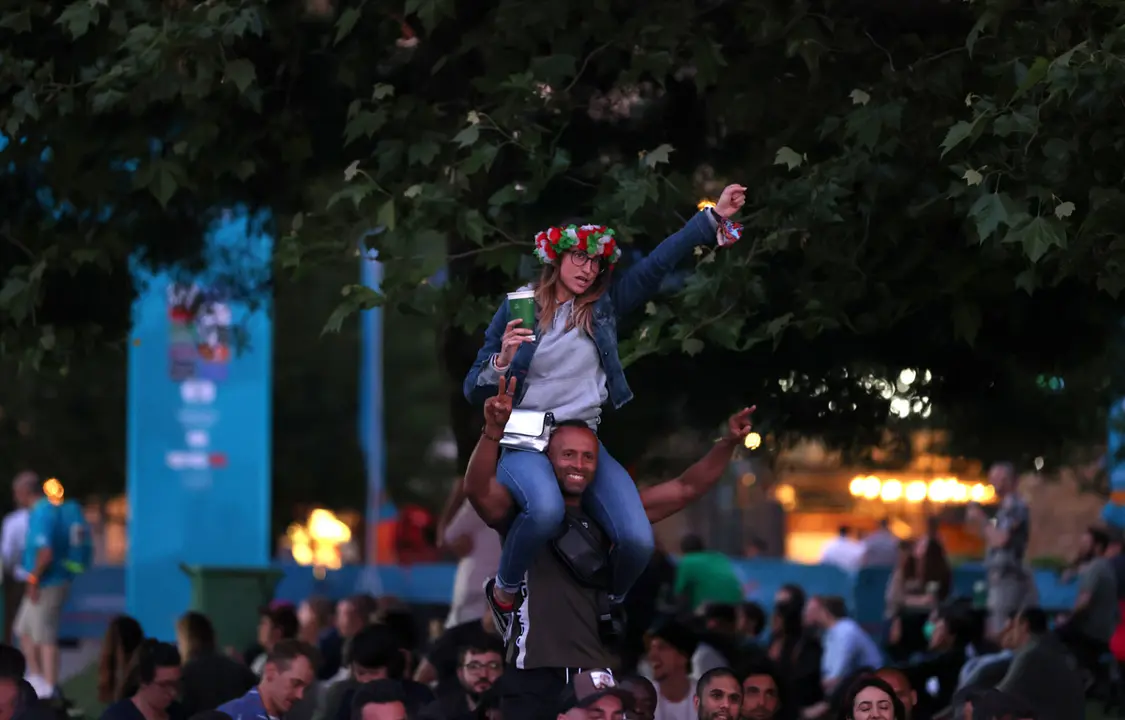 11 June 2021, United Kingdom, London: Football fans follow the UEFA EURO 2020 Group A soccer match between Italy and Turkey, displayed on screens at Potters Fields park. Photo: Steven Paston/PA Wire/dpa.