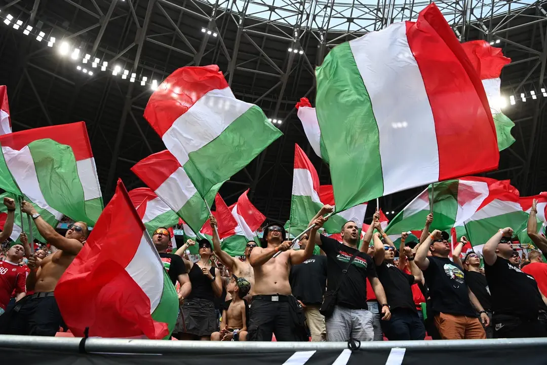 19 June 2021, Hungary, Budapest: Hungary fans cheer in teh stands prior to the start of the UEFA EURO 2020 Group F soccer match between Hungary and France at the Puskas Arena. Photo: Robert Michael/dpa-Zentralbild/dpa