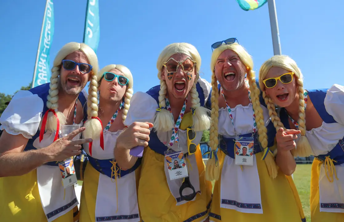 18 June 2021, Russia, Saint Petersburg: Sweden's fans cheer outside the hosting venue prior to the start of the UEFA Euro 2020 Group E soccer match between Sweden and Slovakia at the Krestovsky Stadium. Photo: Igor Russak/dpa
