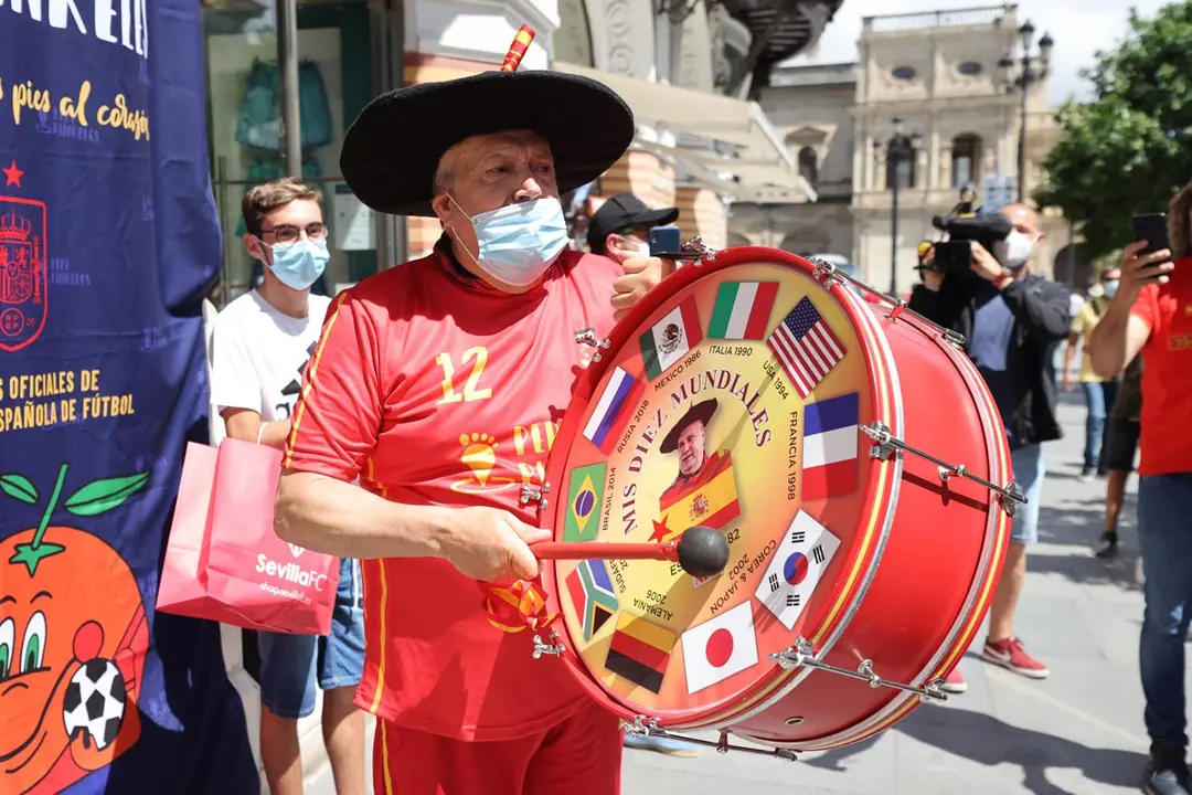19 June 2021, Spain, Seville: A Spain fan cheers ahead of the UEFA EURO 2020 Group E soccer match between Spain and Poland at La Cartuja Stadium. Photo: Jose Luis Contreras/DAX via ZUMA Wire/dpa.