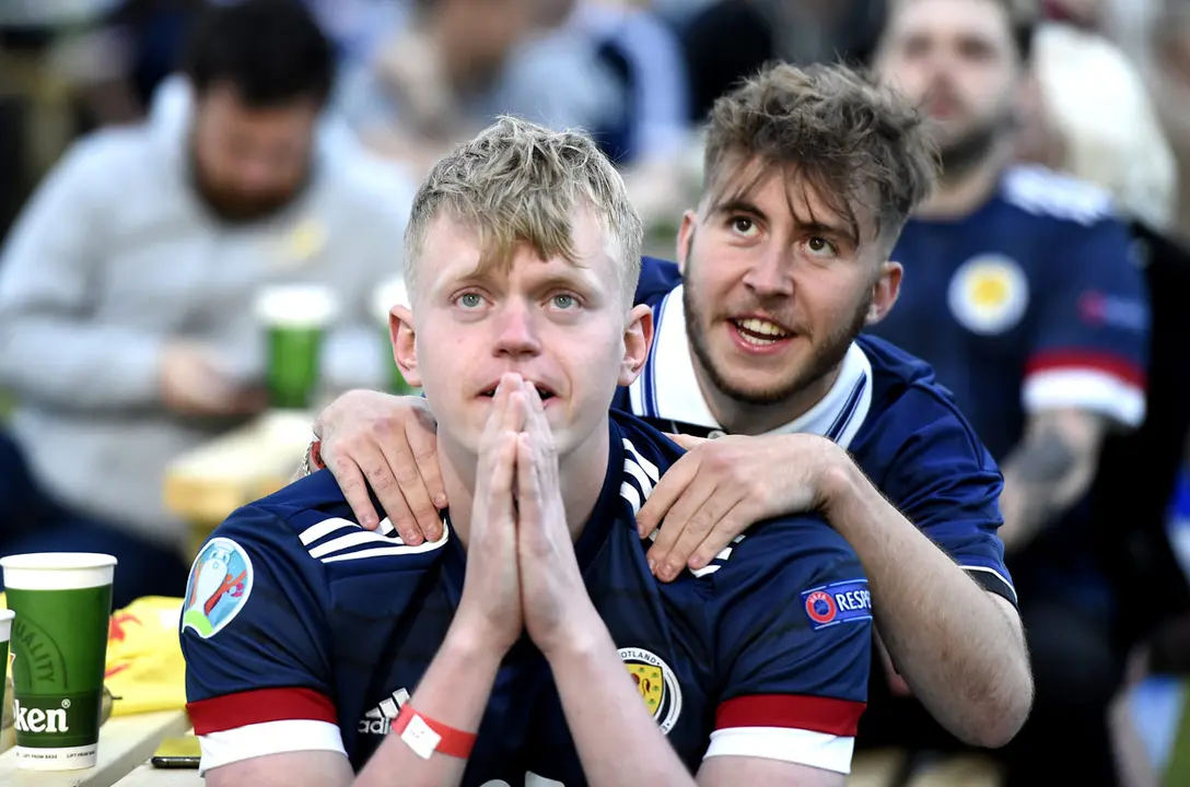 22 June 2021, United Kingdom, Glasgow: Fans watch the UEFA EURO 2020 Group D soccer match between Croatia and Scotland at the fan zone in Glasgow. Photo: Ian Rutherford/PA Wire/dpa
