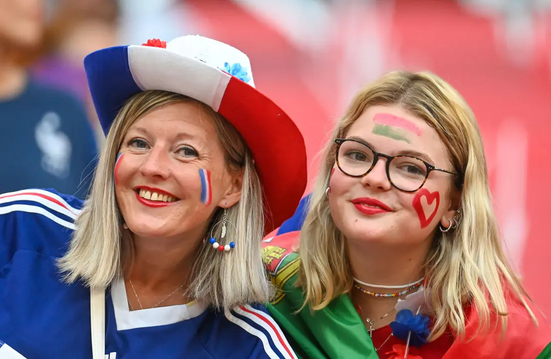 23 June 2021, Hungary, Budapest: France and Portugal fans cheer in the stands prior to the start of the UEFA EURO 2020 Group F soccer match between Portugal and France at the Puskas Arena. Photo: Robert Michael/dpa-Zentralbild/dpa.