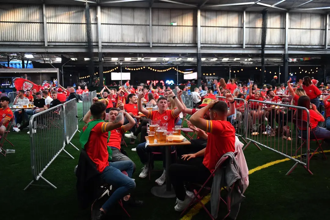 26 June 2021, United Kingdom, Cardiff: Wales fans at Vale Sports Park watch the UEFA EURO 2020 round of 16 soccer match between Wales and Denmark. Photo: Simon Galloway/PA Wire/dpa.