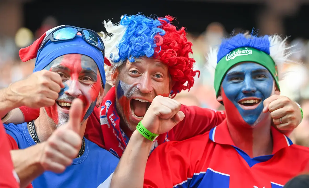 27 June 2021, Hungary, Budapest: Czech fans cheer in the stands ahead of the UEFA EURO 2020 round of 16 soccer match between Netherlands and the Czech Republic at the Puskas Arena. Photo: Robert Michael/dpa-Zentralbild/dpa