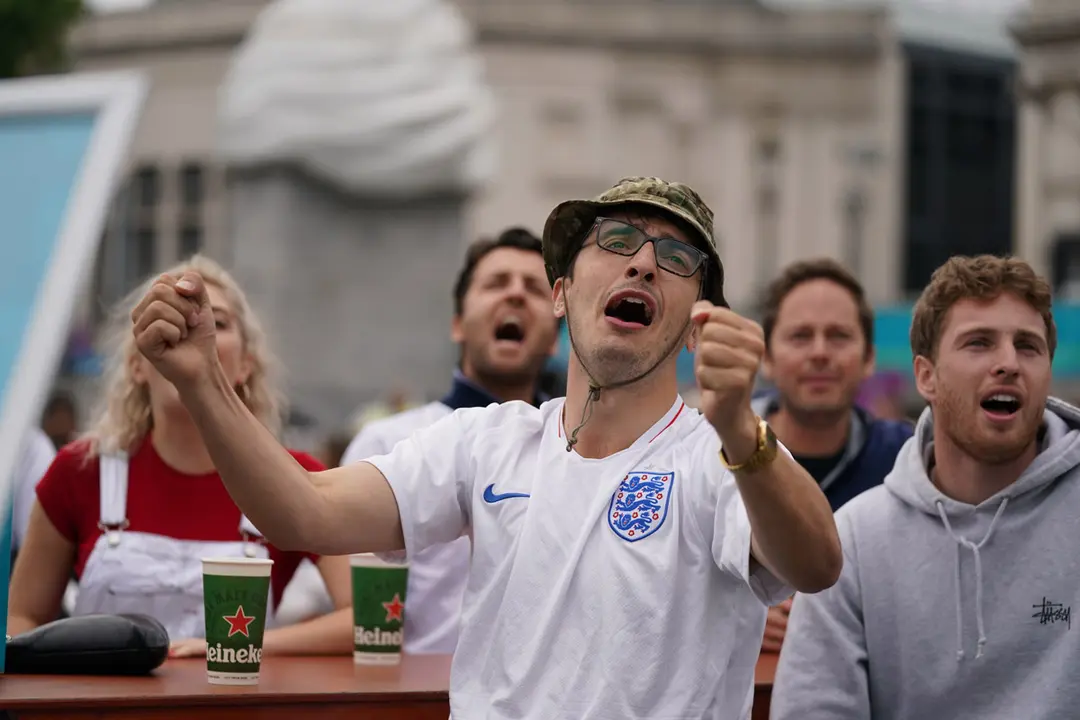 29 June 2021, United Kingdom, London: Fans watch the UEFA Euro 2020 round of 16 soccer match between England and Germany during a public screening for the match at the Trafalgar Square Fan Zone. Photo: Victoria Jones/PA Wire/dpa