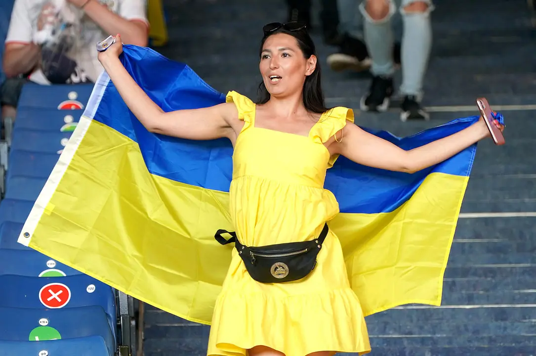 29 June 2021, United Kingdom, Glasgow: A Ukraine fan cheers in the stands before the start of the UEFA EURO 2020 round of 16 soccer match between Sweden and Ukraine at Hampden Park. Photo: Jane Barlow/PA Wire/dpa