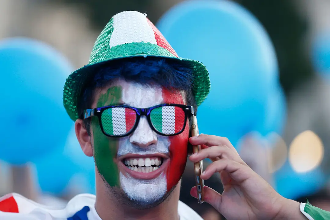 02 July 2021, Italy, Rome: A fan watches the UEFA EURO 2020 quarter-final soccer match between Italy and Belgium during a public screening at Piazza del Popolo Fan Zone. Photo: Cecilia Fabiano/LaPresse via ZUMA Press/dpa