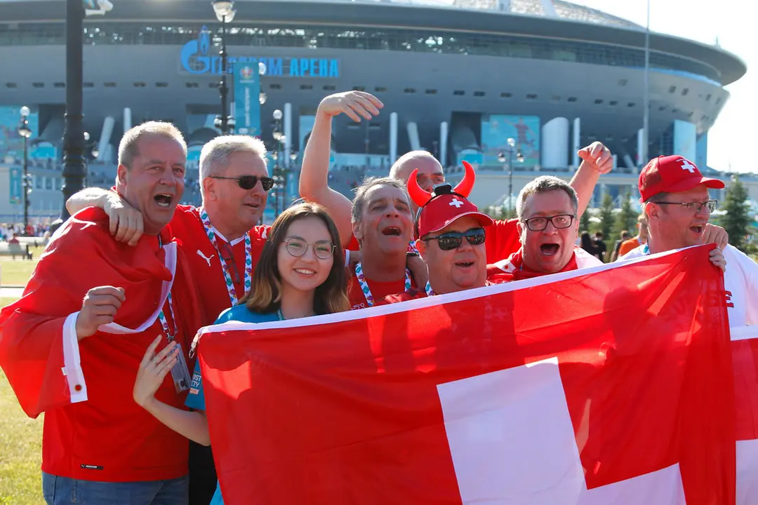 02 July 2021, Russia, Saint Petersburg: Fans arrive at the hosting venue ahead of the UEFA EURO 2020 quarter-final soccer match between Spain and Switzerland at Gazprom Arena. Photo: Maksim Konstantinov/SOPA Images via ZUMA Wire/dpa.