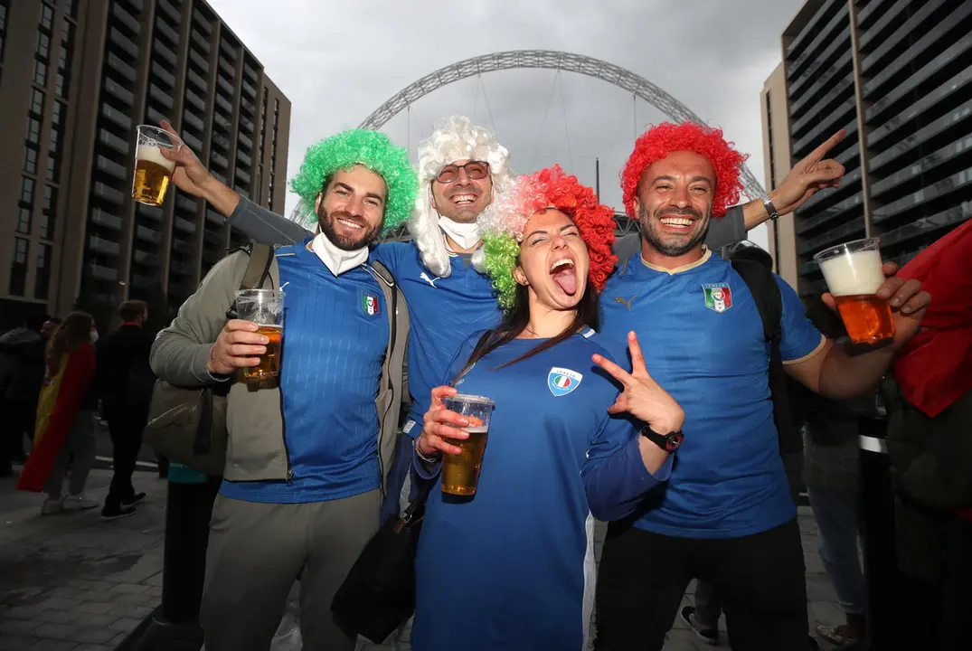 06 July 2021, United Kingdom, London: Italy fans cheer outside Wembley Stadium, prior to the start of the UEFA EURO 2020 semi final soccer match between Italy and Spain. Photo: Nick Potts/PA Wire/dpa