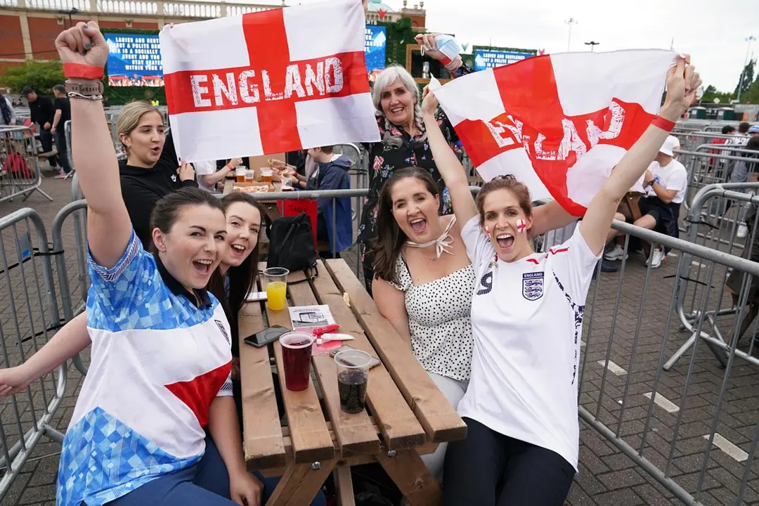 07 July 2021, United Kingdom, Manchester: England fans cheer ahead of the UEFA Euro 2020 semi-final soccer match between England and Denmark. Photo: Martin Rickett/PA Wire/dpa