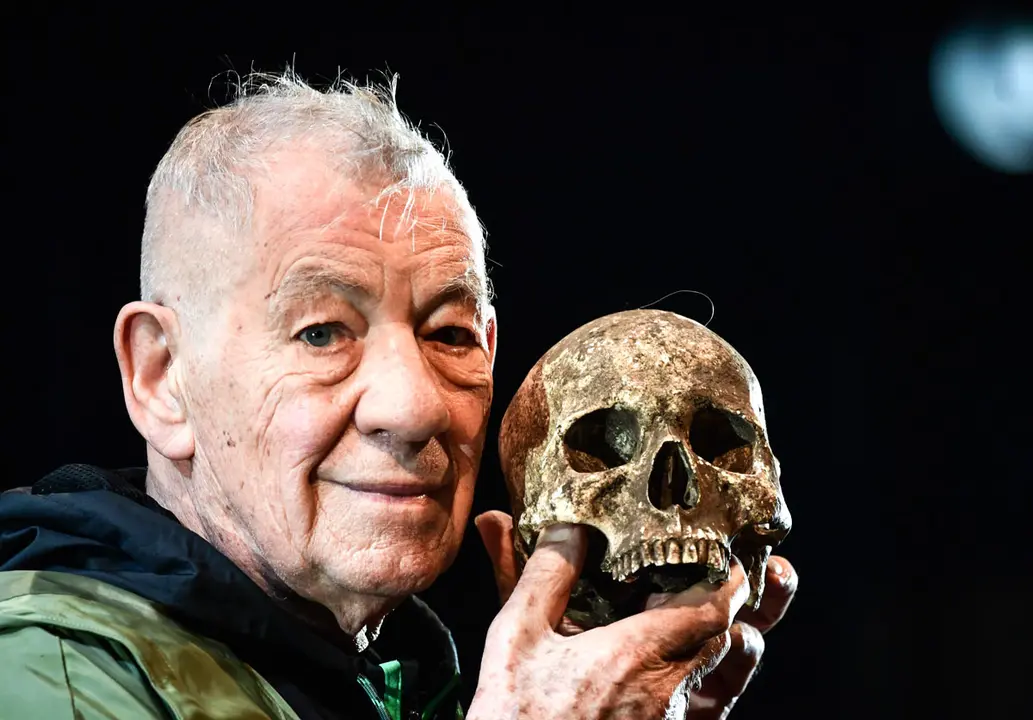 15 July 2021, United Kingdom, Windsor: English actor Sir Ian McKellen performs onstage during his role in Hamlet at the Theatre Royal in Windsor which runs until 25 September 2021. Photo: Ian West/PA Wire/dpa