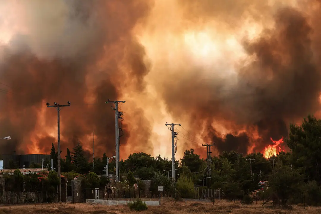 05 August 2021, Greece, Athens: A view of a wildfire in the area of Drossopigi, Varybobi, a northeastern suburb of Athens. Wildfires burning across Greece have been caused by widespread droughts and unseasonably high temperatures that have soared to between 40 and 47 degrees Celsius during the past 10 days. Photo: -/Eurokinissi via ZUMA Press Wire/dpa