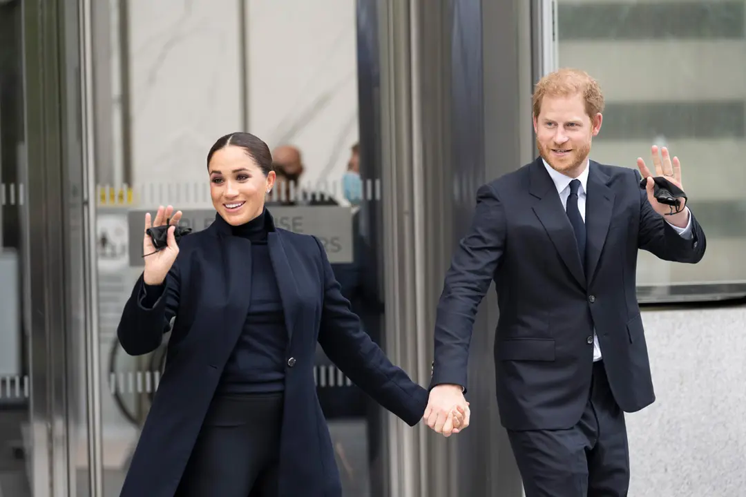 23 September 2021, US, New York: Pribce Harry, the Duke of Sussex, and his wife Meghan, the Duchess of Sussex, leave One World Trade Center in Lower Manhattan following a meeting with New Yrok Mayor Bill de Blasio and Governor Kathy Hochul during a tour of the 9/11 Memorial. Photo: Taidgh Barron/ZUMA Press Wire/dpa