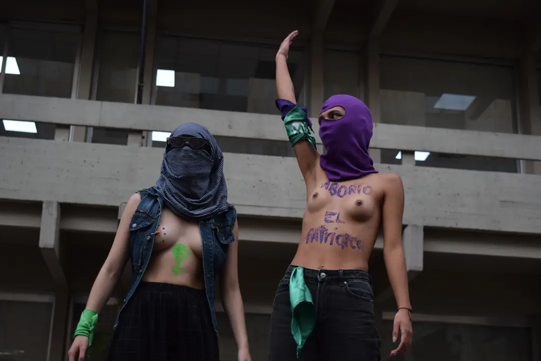 28 September 2021, Colombia, Bogota: Bare-chested protesters take part in a protest demanding the decriminalization of abortion on the Global Day of Action for Abortion. Photo: Diana Martinez/LongVisual via ZUMA Press Wire/dpa