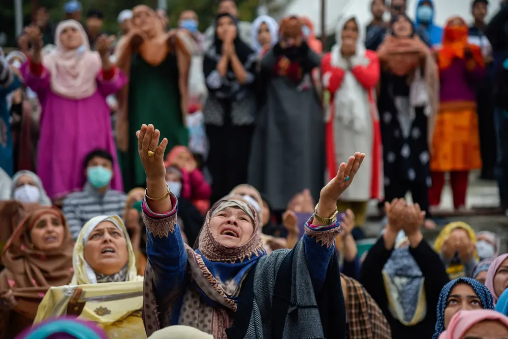 19 October 2021, India, Srinagar: Kashmiri Muslim devotees raise their hands while beseeching for blessings during a celebration to mark the anniversary of the birth of Islam's Prophet Muhammad (Mawlid al-Nabi) at Hazratbal Shrine in Srinagar. Photo: Idrees Abbas/SOPA Images via ZUMA Press Wire/dpa