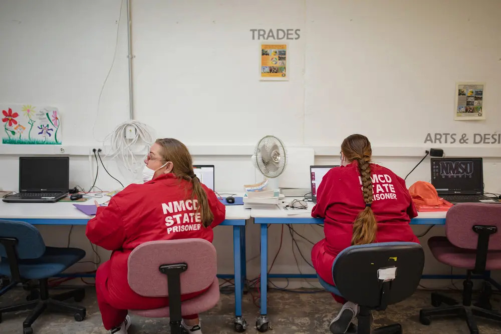 09 November 2021, US, Grants: Women serving prison sentences study in the computer lab at the Western New Mexico Correctional Facility. Photo: Adria Malcolm/Albuquerque Journal via ZUMA/dpa.
