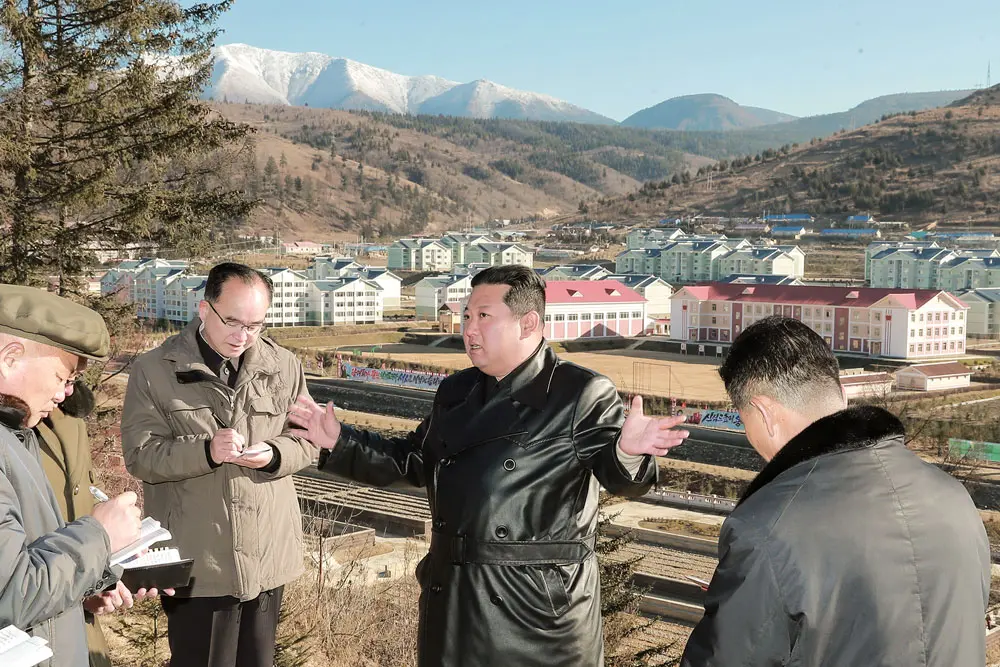 HANDOUT - 16 November 2021, North Korea, Samjiyon: A photo provided by the North Korean Central News Agency (KCNA) on 16 November 2021 shows North Korean Leader Kim Jong-un (2nd R) talking with officials during his visit to the city of Samjiyon, where a major development project is underway. The latest visit marked Kim's first public appearance reported in state media in more than a month, after he delivered a speech at a defence exhibition last October. Photo: -/kcna/dpa - ATTENTION: editorial use only and only if the credit mentioned above is referenced in full.