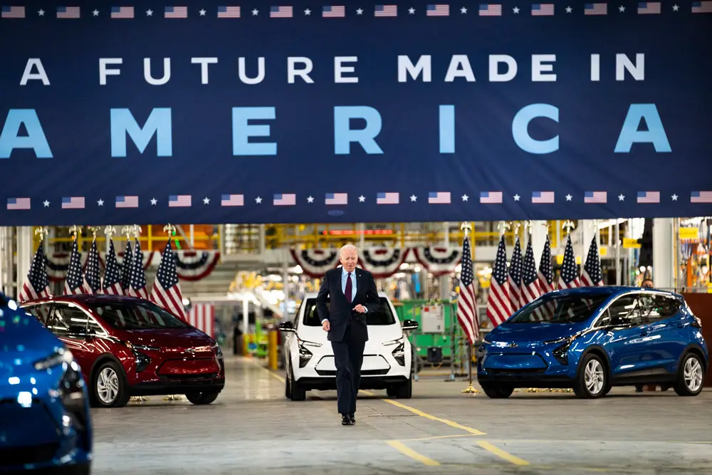 17 November 2021, US, Detroit: US President Joe Biden arrives to delivers his remarks on the bipartisan infrastructure law and the future of electric vehicles at the grand opening of the General Motors Factory ZERO. Photo: Dominick Sokotoff/ZUMA Press Wire/dpa.